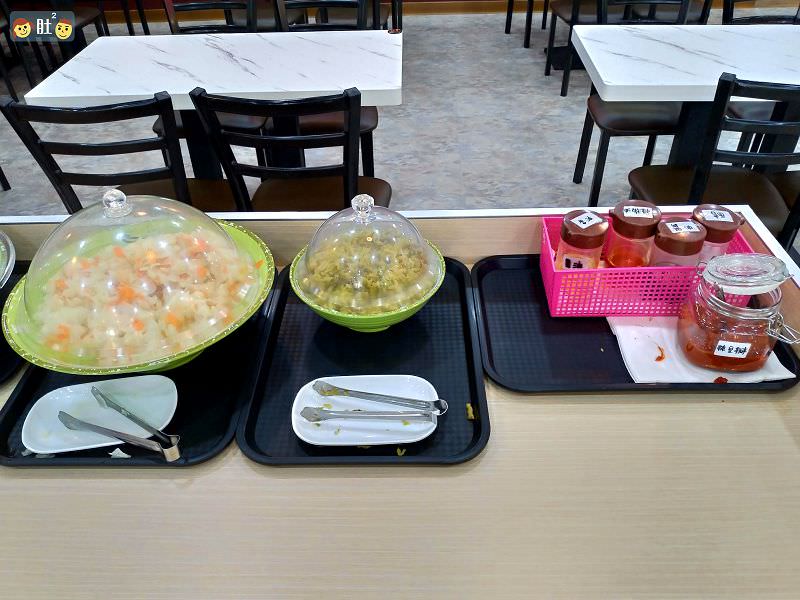 埔里美食》清一色牛肉麵.可加湯續麵,還有珍奶&檸檬紅茶喝到飽.