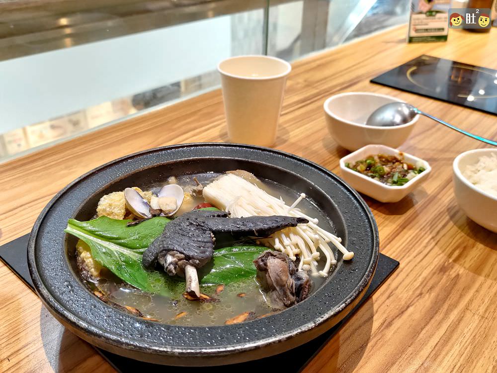 狂一鍋(林口昕境店)幾乎零負評的台式火鍋。台味十足桌邊爆炒噴火秀！