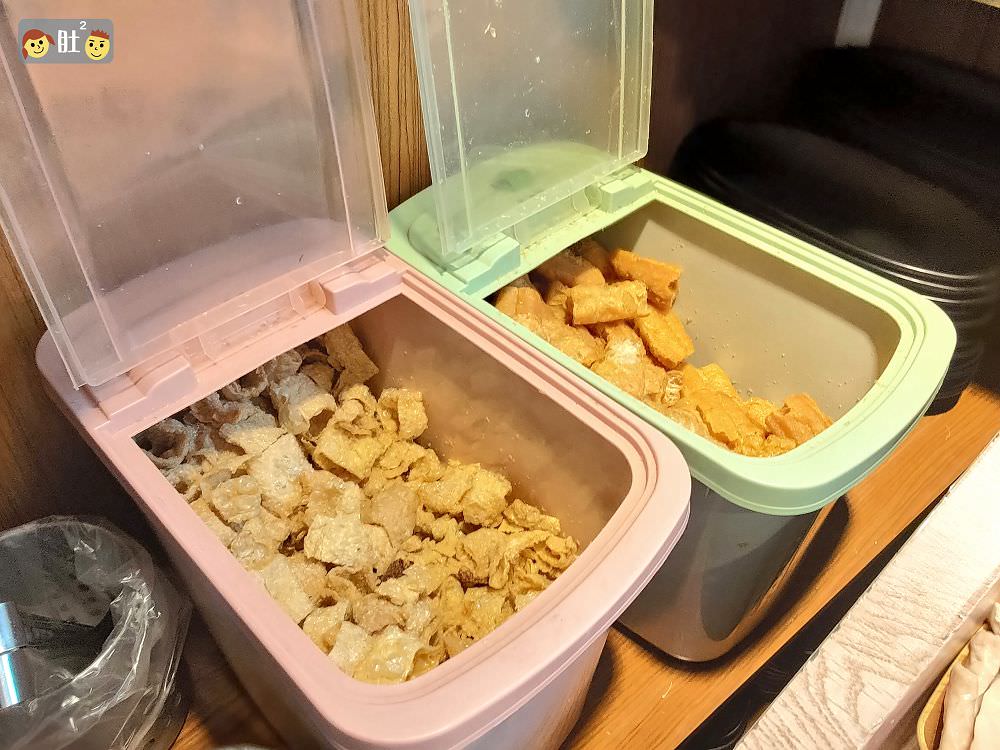 狂一鍋(林口昕境店)幾乎零負評的台式火鍋。台味十足桌邊爆炒噴火秀！