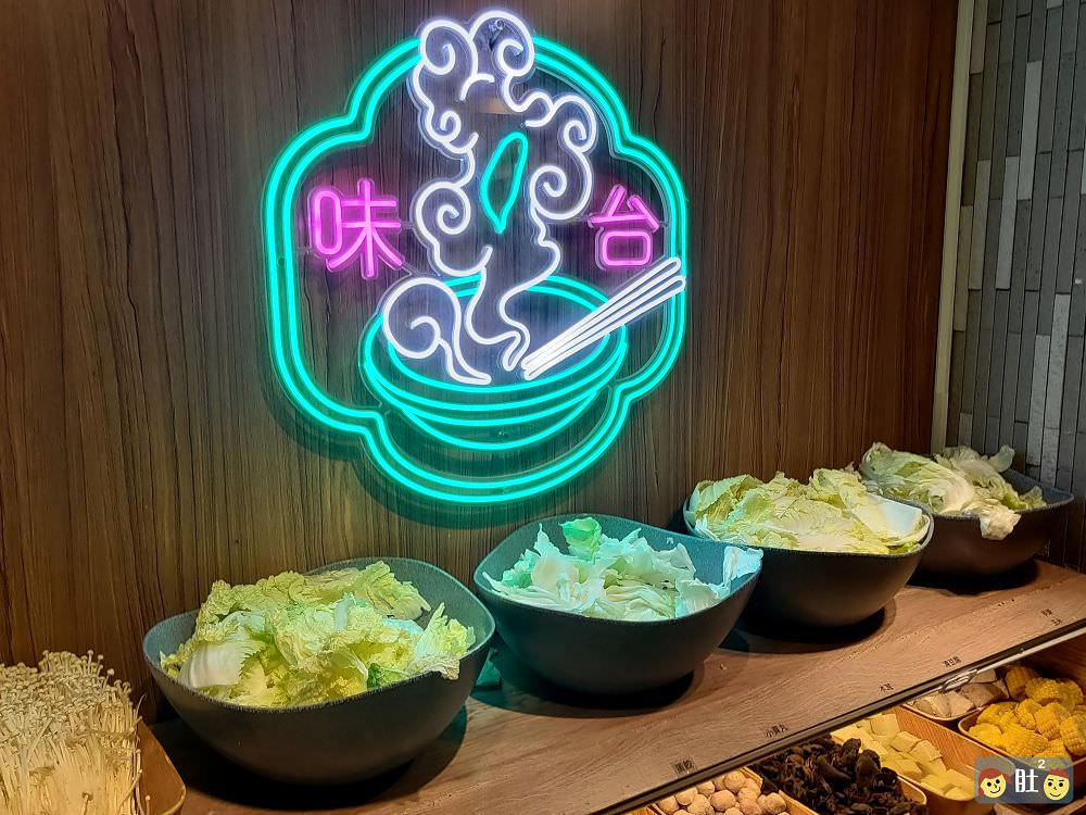 狂一鍋(林口昕境店)幾乎零負評的台式火鍋。台味十足桌邊爆炒噴火秀！