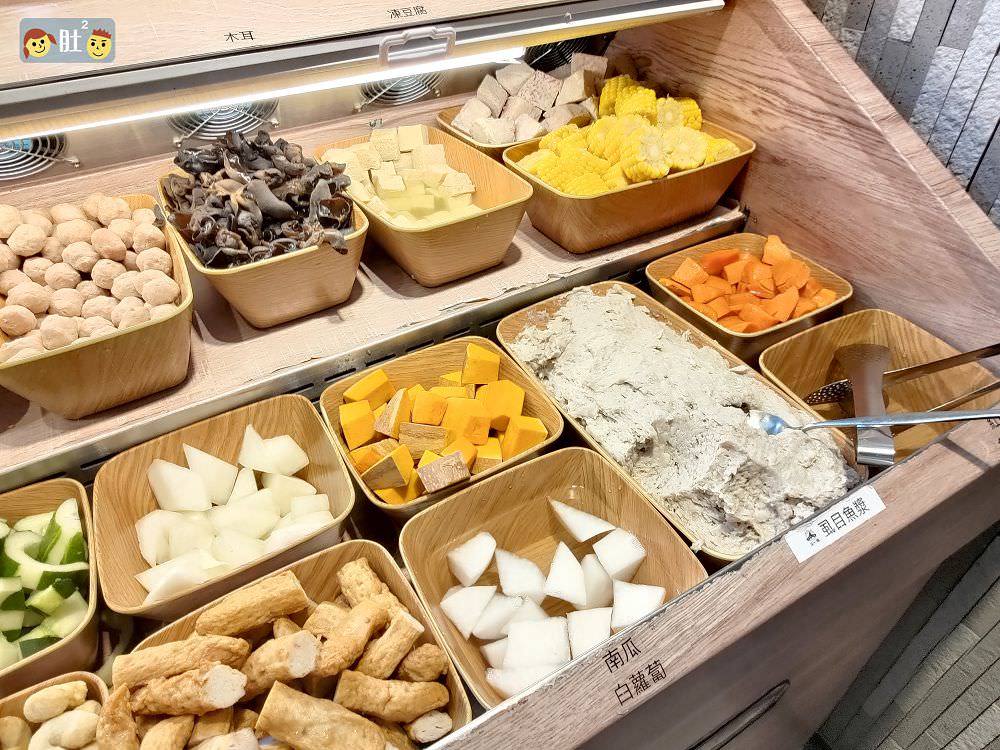 狂一鍋(林口昕境店)幾乎零負評的台式火鍋。台味十足桌邊爆炒噴火秀！