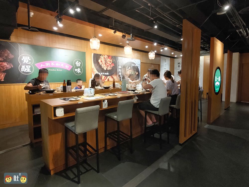 狂一鍋(林口昕境店)幾乎零負評的台式火鍋。台味十足桌邊爆炒噴火秀！