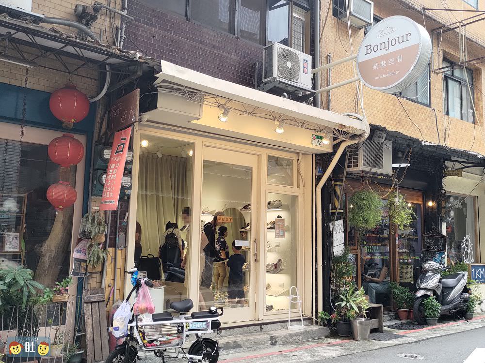 中山捷運站美食》R9 cafe.百花台拍網美照,喝咖啡、西線町吃麵線.慢慢逛逛赤峰街. - 第17張圖 中山捷運站美食》R9 cafe.百花台拍網美照,喝咖啡、西線町吃麵線.慢慢逛逛赤峰街.