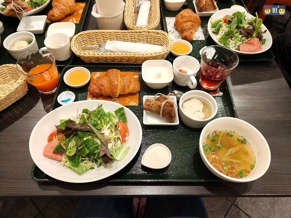 沖繩不自駕Day1-1.玉泉洞壯觀鐘乳石,系滿魚市場,Outlet購物,知念岬,瀨長島看飛機.