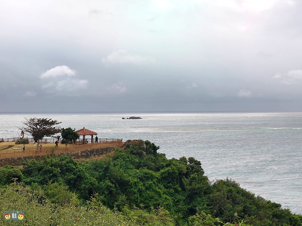 沖繩不自駕Day1-1.玉泉洞壯觀鐘乳石,系滿魚市場,Outlet購物,知念岬,瀨長島看飛機.