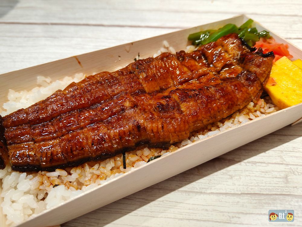 林口美食推薦》鰻鰻EXPRESS.林口Outlet二館美食街,大口爽爽吃鰻魚！