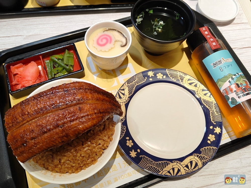 林口美食推薦》鰻鰻EXPRESS.林口Outlet二館美食街,大口爽爽吃鰻魚！