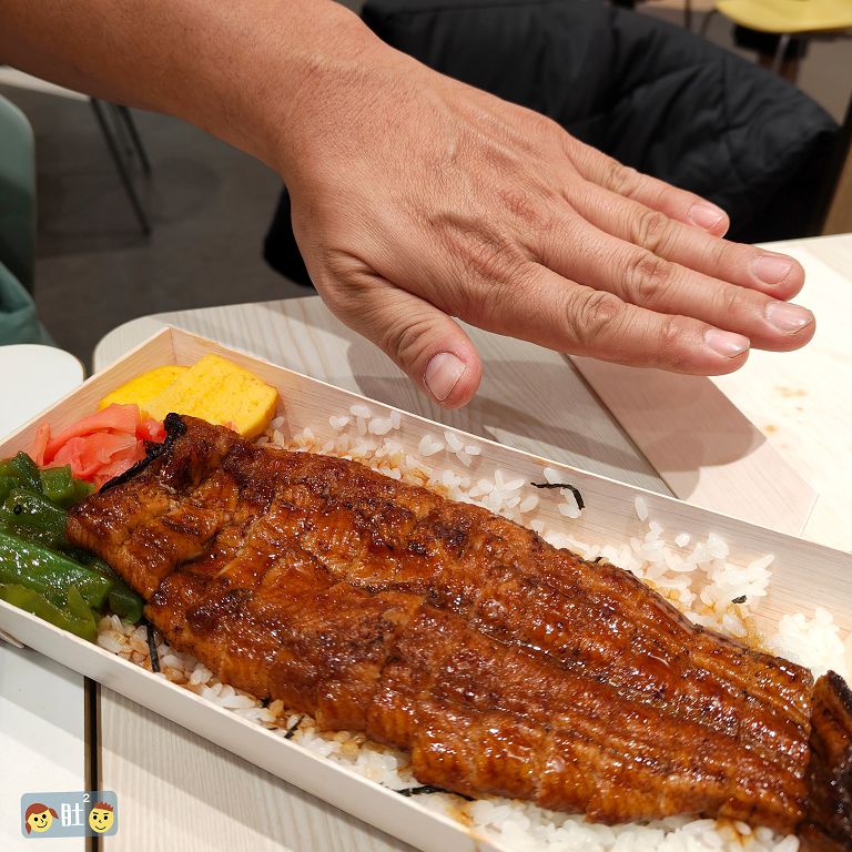 林口美食推薦》鰻鰻EXPRESS.林口Outlet二館美食街,大口爽爽吃鰻魚！